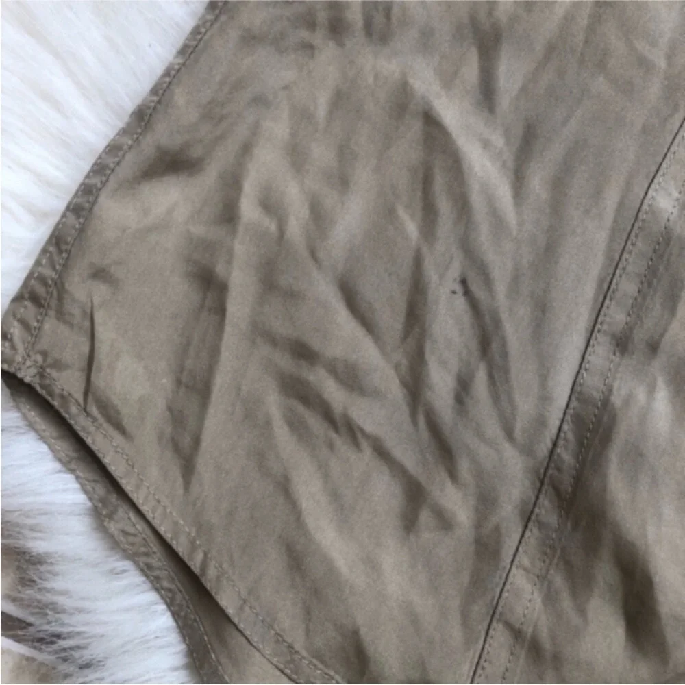 Banana Republic 100% Silk Blouse - Picture 2 of 7